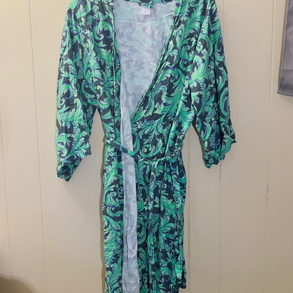 Vera Bradley Wicked Woven Viscose Robe in Green Scroll Print